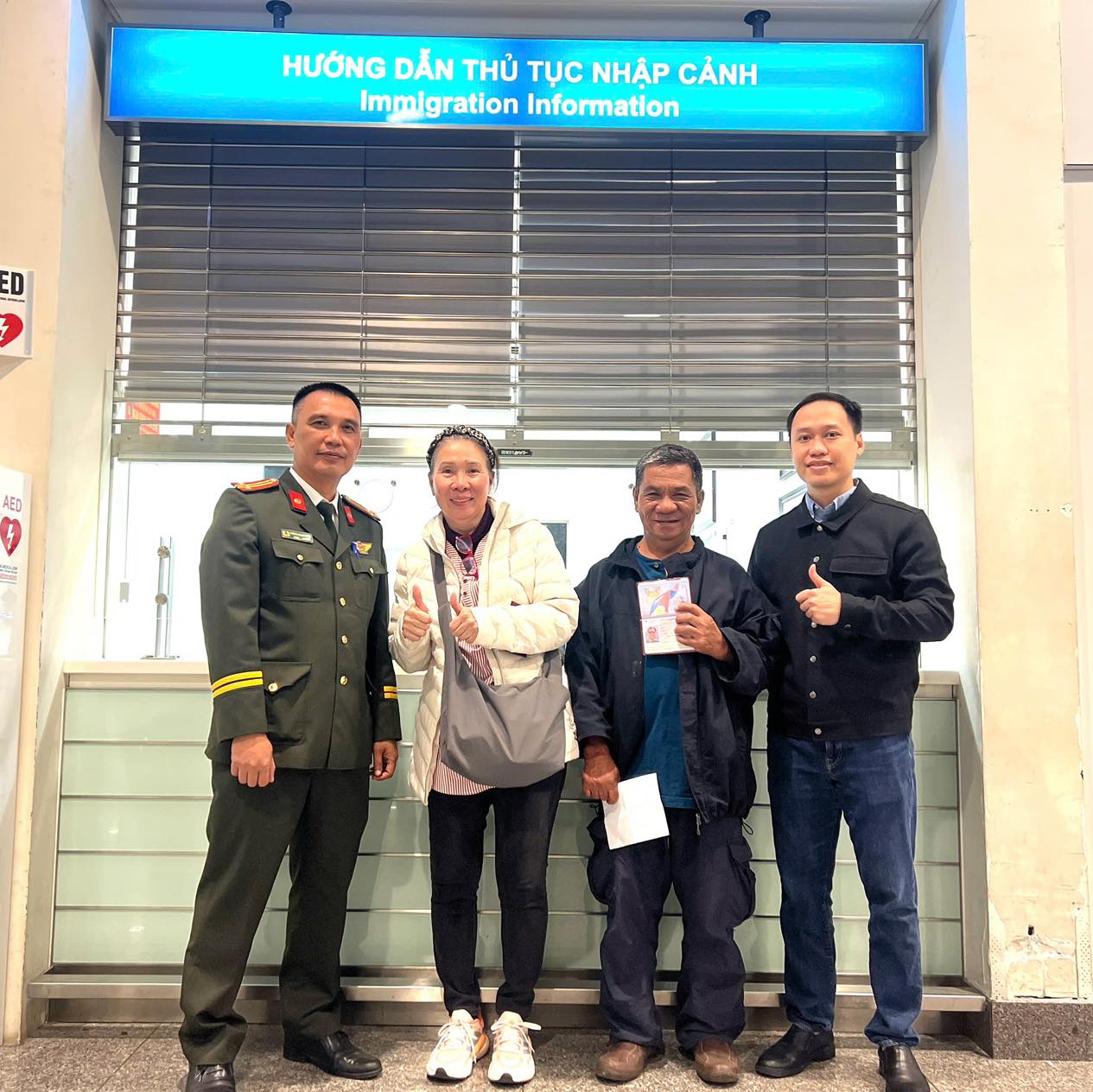 Lạc ở phố cổ H&agrave; Nội, du kh&aacute;ch Philippines l&ecirc;n s&acirc;n bay Nội B&agrave;i nhờ gi&uacute;p đỡ- Ảnh 5.