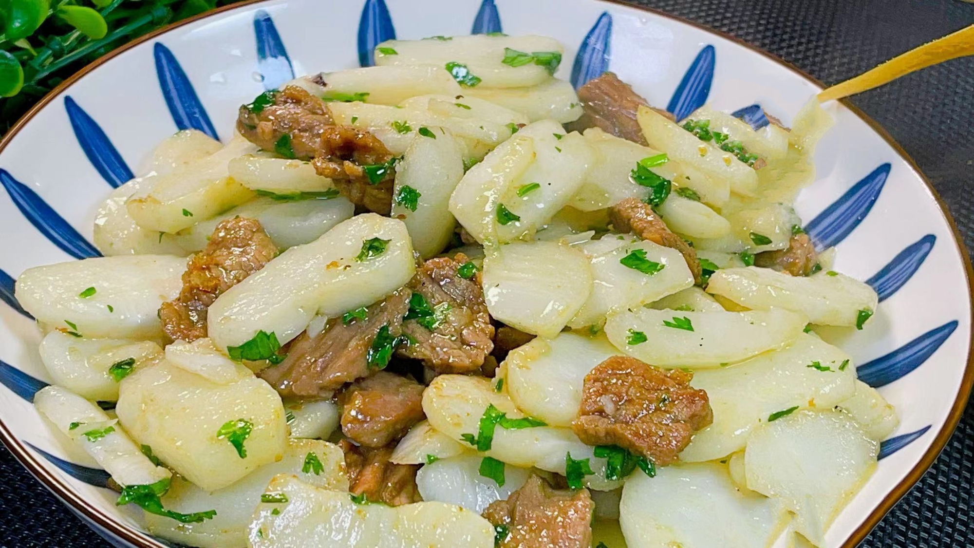 Chợ Việt c&oacute; loại củ 