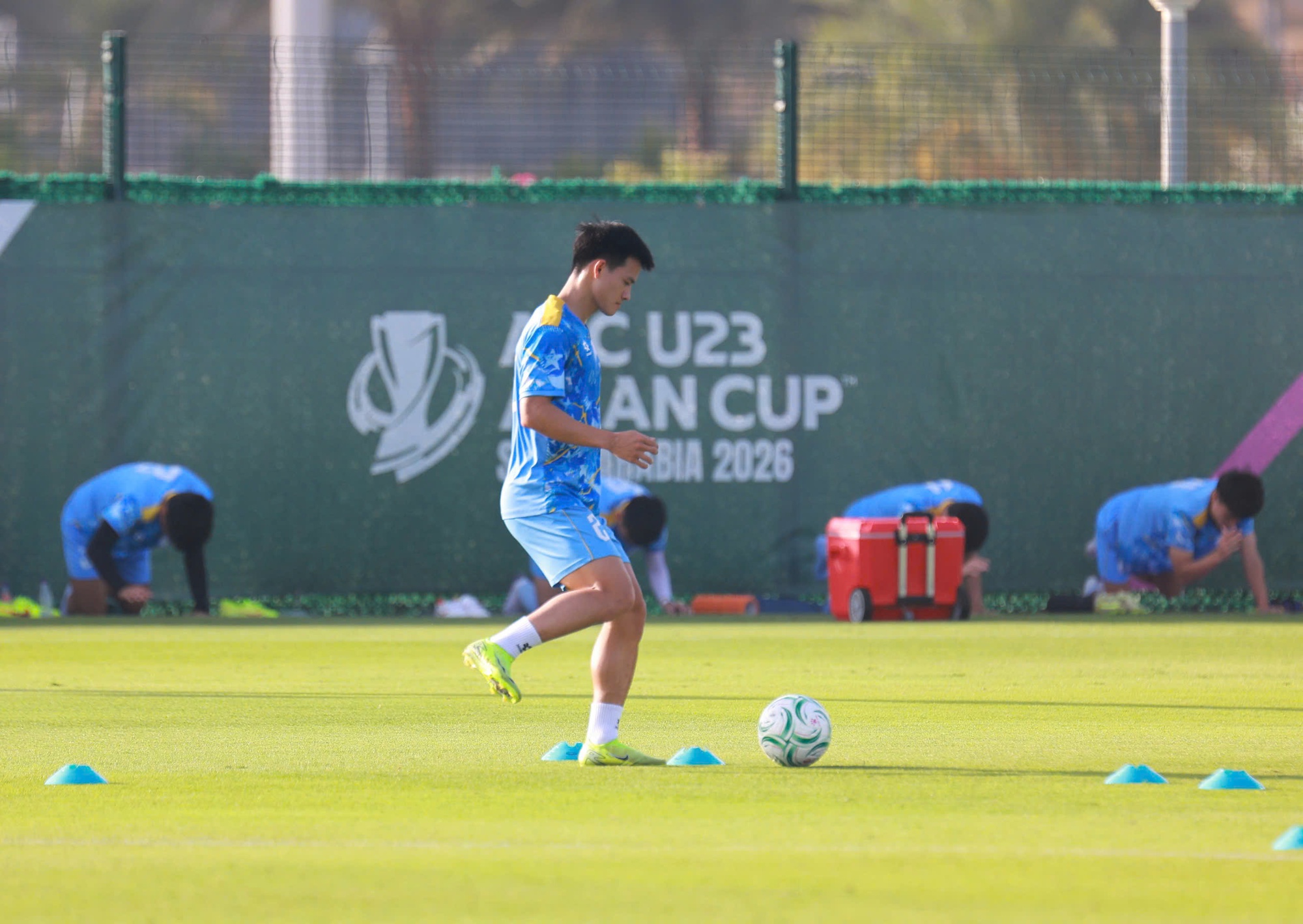 HLV Kim Sang-sik nói về hình ảnh ăn táo viral khắp cõi mạng của Đình Bắc: HLV Kim Sang-sik nói về hình ảnh ăn táo viral khắp cõi mạng của Đình Bắc: