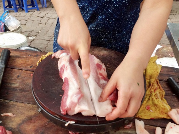 120 tấn thịt bốc m&ugrave;i, bị bệnh tả Ch&acirc;u Phi ở C&ocirc;ng ty Đồ hộp Hạ Long: D&ugrave; nấu ch&iacute;n, đ&oacute;ng hộp vẫn nguy hại v&ocirc; c&ugrave;ng- Ảnh 3.