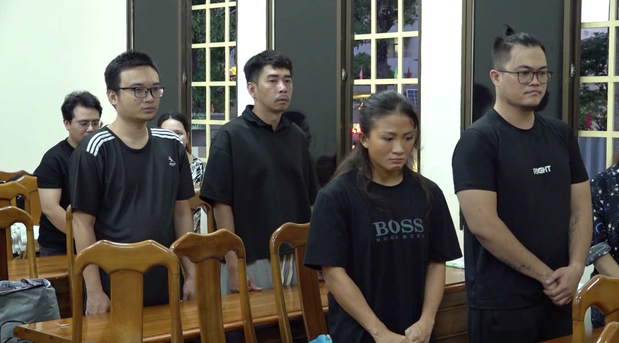 Công an TPHCM bắt ông "trùm" đứng sau nhiều cơ sở giải trí- Ảnh 2. Công an TPHCM bắt ông "trùm" đứng sau nhiều cơ sở giải trí- Ảnh 2.