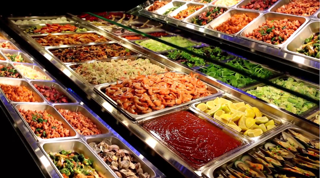 Ph&aacute;t hiện người phụ nữ ăn buffet 800.000 đồng/suất nhưng g&oacute;i hơn 170 triệu đồng đồ ăn mang về nh&agrave;- Ảnh 2.