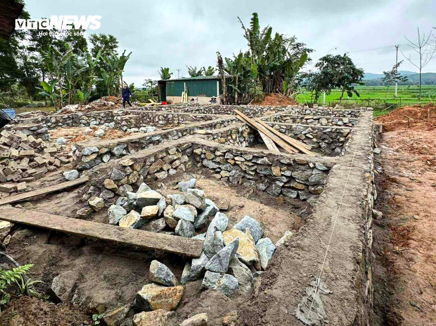 Ở TP.HCM 15 năm kh&ocirc;ng mua nổi nh&agrave;, vợ chồng trẻ khăn g&oacute;i về qu&ecirc; x&acirc;y 'biệt phủ'- Ảnh 4.