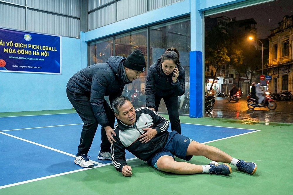 Đột quỵ v&agrave; đột tử khi chơi pickleball trong thời tiết lạnh: Tất tần tật những g&igrave; chuy&ecirc;n gia chia sẻ người chơi cần nắm r&otilde;