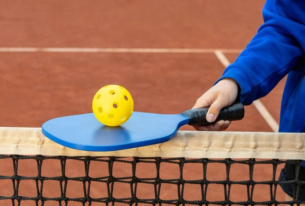 Đột quỵ v&agrave; đột tử khi chơi pickleball trong thời tiết lạnh: Tất tần tật những g&igrave; chuy&ecirc;n gia chia sẻ người chơi cần nắm r&otilde;- Ảnh 3.