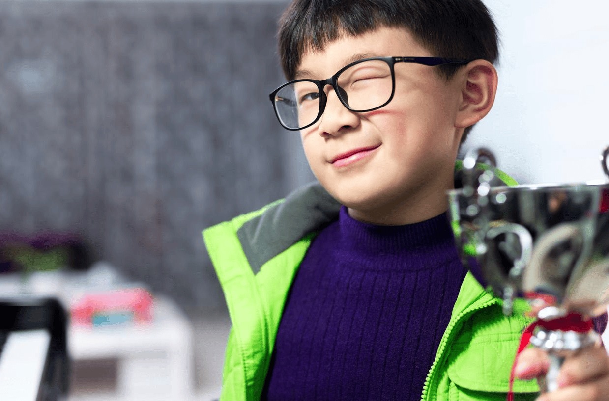 Những đứa trẻ "th&ocirc;ng minh giả vờ" thường c&oacute; 3 đặc điểm: Cha mẹ đừng vội mừng- Ảnh 1.