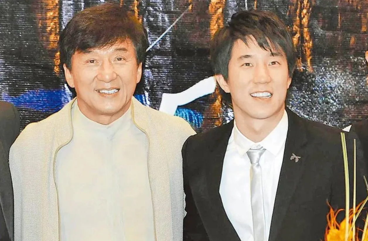 "Nghịch tử" của Th&agrave;nh Long sống thế n&agrave;o m&agrave; bị bố từ chối chia gia t&agrave;i 7.500 tỷ?- Ảnh 1.