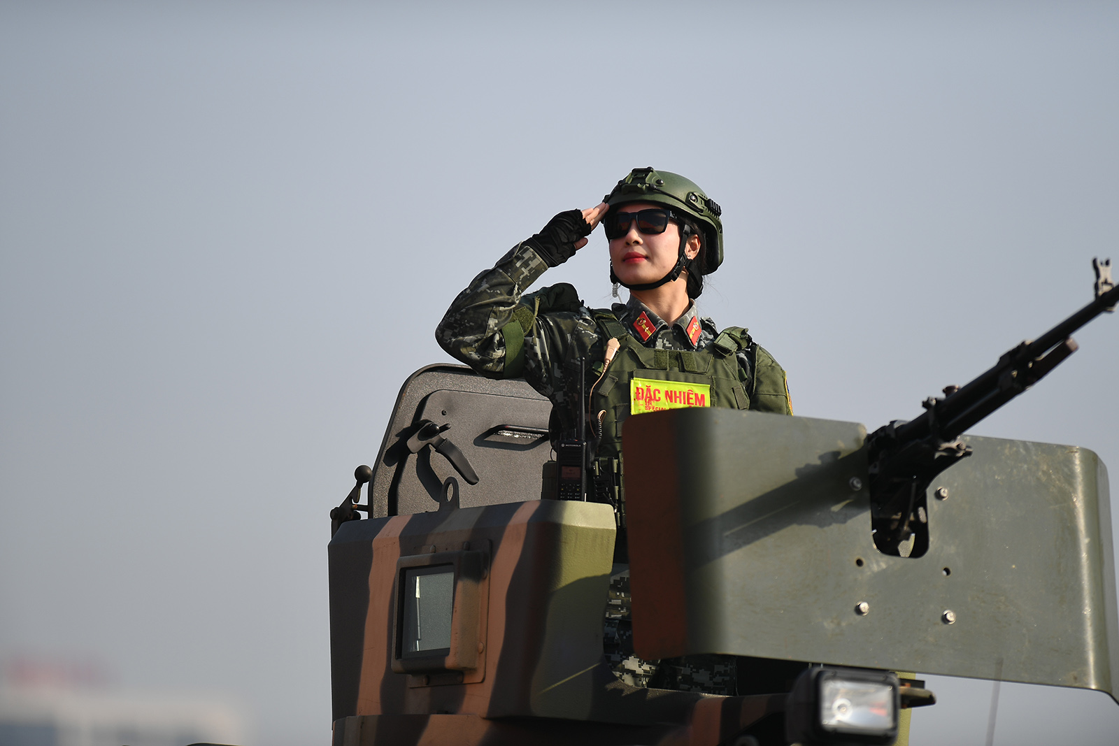 Nữ sĩ quan Cảnh vệ tại buổi diễn tập bảo vệ Đại hội XIV gây ấn tượng mạnh: Khí chất nghiêm trang nhưng vẫn cực cuốn hút- Ảnh 11. Nữ sĩ quan Cảnh vệ tại buổi diễn tập bảo vệ Đại hội XIV gây ấn tượng mạnh: Khí chất nghiêm trang nhưng vẫn cực cuốn hút- Ảnh 11.