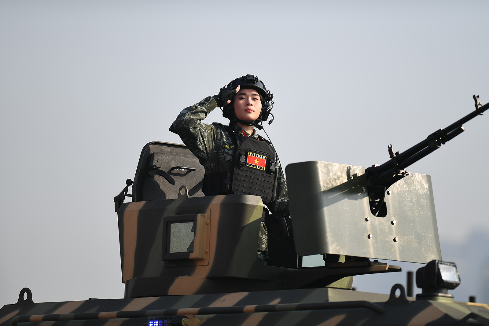 Nữ sĩ quan Cảnh vệ tại buổi diễn tập bảo vệ Đại hội XIV gây ấn tượng mạnh: Khí chất nghiêm trang nhưng vẫn cực cuốn hút- Ảnh 14. Nữ sĩ quan Cảnh vệ tại buổi diễn tập bảo vệ Đại hội XIV gây ấn tượng mạnh: Khí chất nghiêm trang nhưng vẫn cực cuốn hút- Ảnh 14.