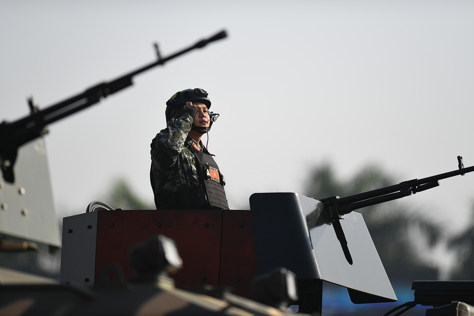 Nữ sĩ quan Cảnh vệ tại buổi diễn tập bảo vệ Đại hội XIV gây ấn tượng mạnh: Khí chất nghiêm trang nhưng vẫn cực cuốn hút- Ảnh 15. Nữ sĩ quan Cảnh vệ tại buổi diễn tập bảo vệ Đại hội XIV gây ấn tượng mạnh: Khí chất nghiêm trang nhưng vẫn cực cuốn hút- Ảnh 15.