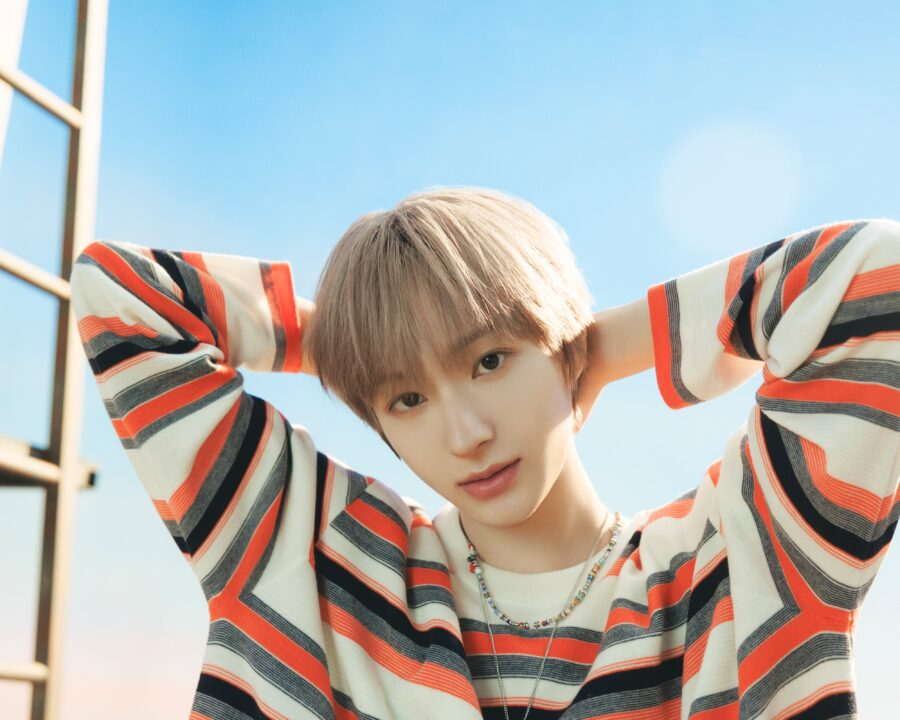 Nam ca sĩ lộ c&aacute;nh tay chỉ c&ograve;n 