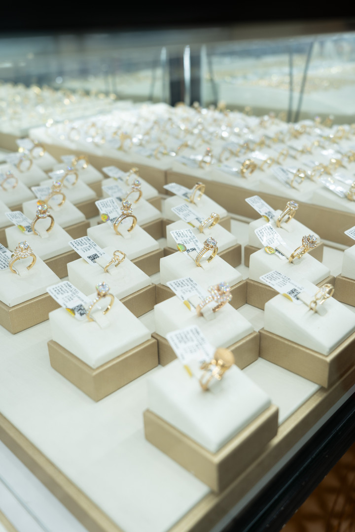 Gi&aacute; v&agrave;ng h&ocirc;m nay 8/1: Quay đầu giảm mạnh- Ảnh 1.