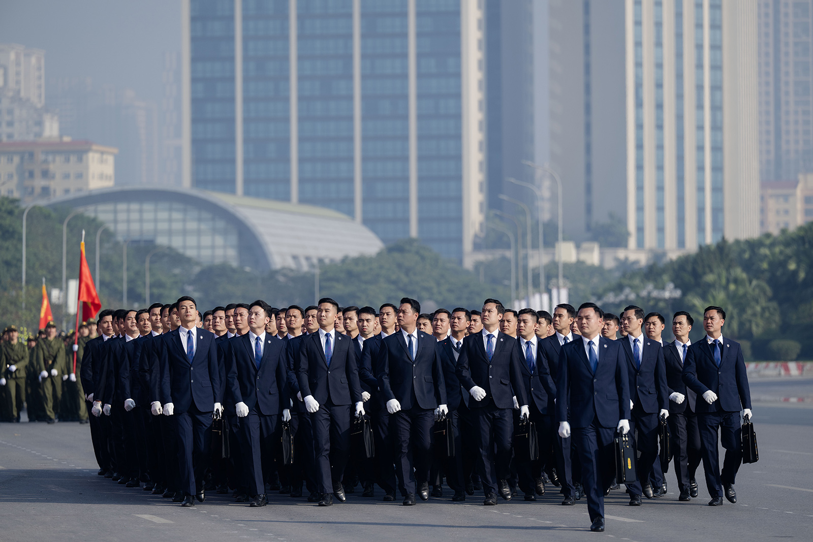 Nữ sĩ quan Cảnh vệ tại buổi diễn tập bảo vệ Đại hội XIV gây ấn tượng mạnh: Khí chất nghiêm trang nhưng vẫn cực cuốn hút- Ảnh 2. Nữ sĩ quan Cảnh vệ tại buổi diễn tập bảo vệ Đại hội XIV gây ấn tượng mạnh: Khí chất nghiêm trang nhưng vẫn cực cuốn hút- Ảnh 2.