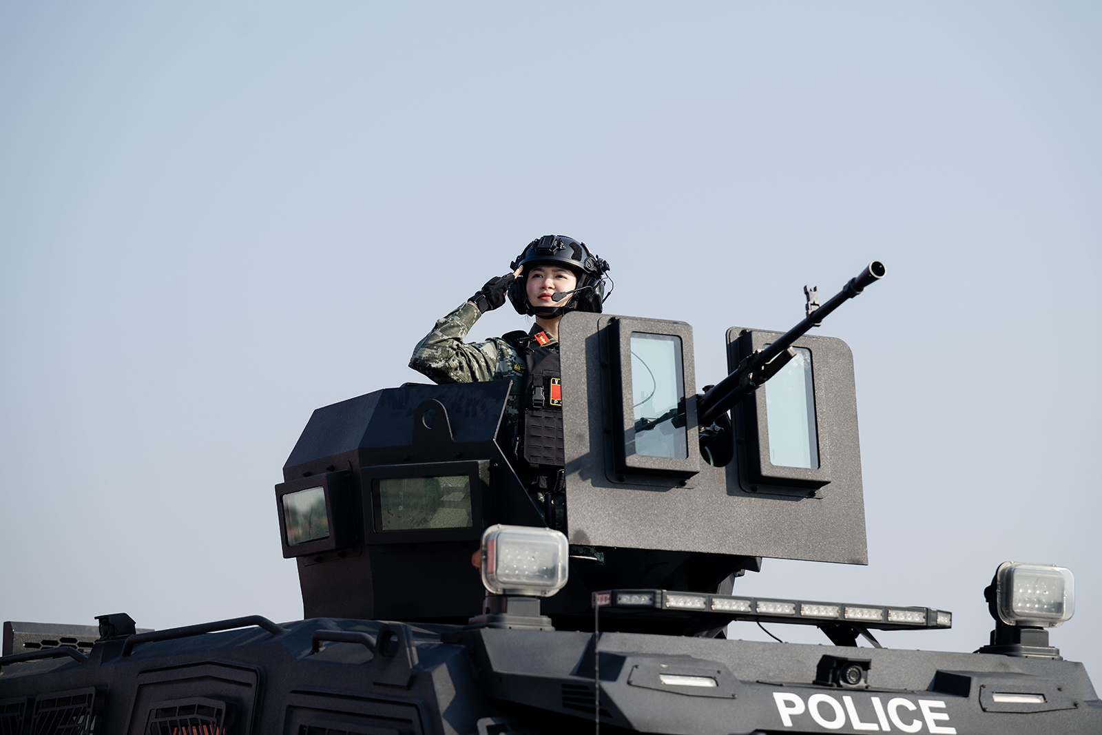 Nữ sĩ quan Cảnh vệ tại buổi diễn tập bảo vệ Đại hội XIV gây ấn tượng mạnh: Khí chất nghiêm trang nhưng vẫn cực cuốn hút- Ảnh 13. Nữ sĩ quan Cảnh vệ tại buổi diễn tập bảo vệ Đại hội XIV gây ấn tượng mạnh: Khí chất nghiêm trang nhưng vẫn cực cuốn hút- Ảnh 13.