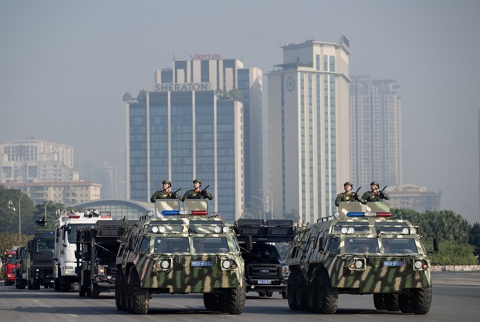 Nữ sĩ quan Cảnh vệ tại buổi diễn tập bảo vệ Đại hội XIV gây ấn tượng mạnh: Khí chất nghiêm trang nhưng vẫn cực cuốn hút- Ảnh 9. Nữ sĩ quan Cảnh vệ tại buổi diễn tập bảo vệ Đại hội XIV gây ấn tượng mạnh: Khí chất nghiêm trang nhưng vẫn cực cuốn hút- Ảnh 9.