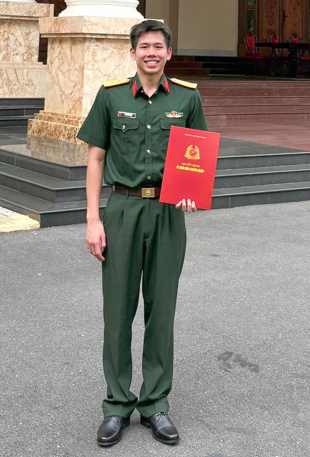 Viral loạt ảnh đời thường của Quang Thuấn - nam thần bơi lội thế hệ mới, 19 tuổi được thăng qu&acirc;n h&agrave;m g&acirc;y sốt MXH- Ảnh 1.