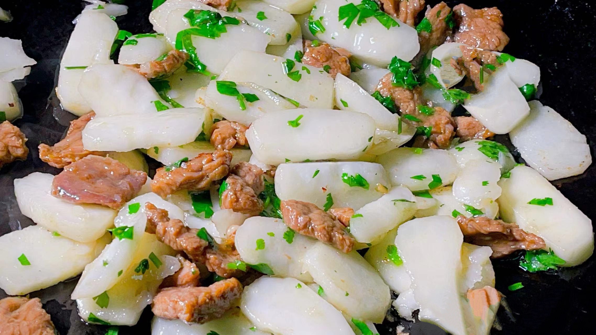 Chợ Việt c&oacute; loại củ 