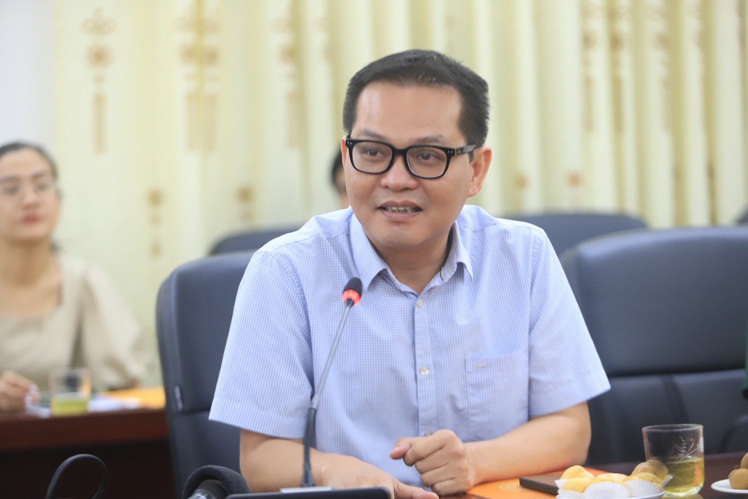 Nam NSND là Giám đốc nhà hát: U50 mới cưới vợ kém 19 tuổi, cuộc sống sau 6 năm kết hôn ra sao?- Ảnh 1. Nam NSND là Giám đốc nhà hát: U50 mới cưới vợ kém 19 tuổi, cuộc sống sau 6 năm kết hôn ra sao?- Ảnh 1.