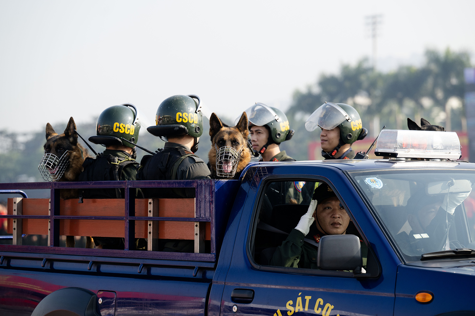 Lực lượng tinh nhuệ cùng dàn khí tài hiện đại diễn tập, sẵn sàng tham gia bảo vệ Đại hội Đảng- Ảnh 23. Lực lượng tinh nhuệ cùng dàn khí tài hiện đại diễn tập, sẵn sàng tham gia bảo vệ Đại hội Đảng- Ảnh 23.