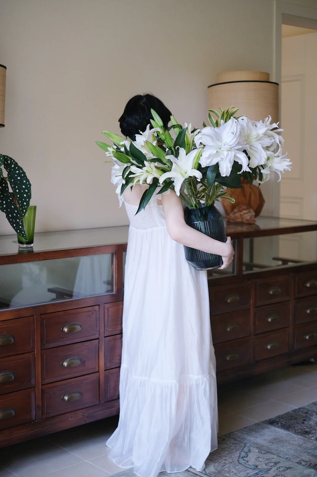 Tranh c&atilde;i chuyện chưng hoa Ly ng&agrave;y Tết: Người sợ "ly t&aacute;n", kẻ mừng "b&aacute;ch hợp", đ&acirc;u mới l&agrave; c&aacute;ch chơi hoa chuẩn phong thủy?- Ảnh 18.