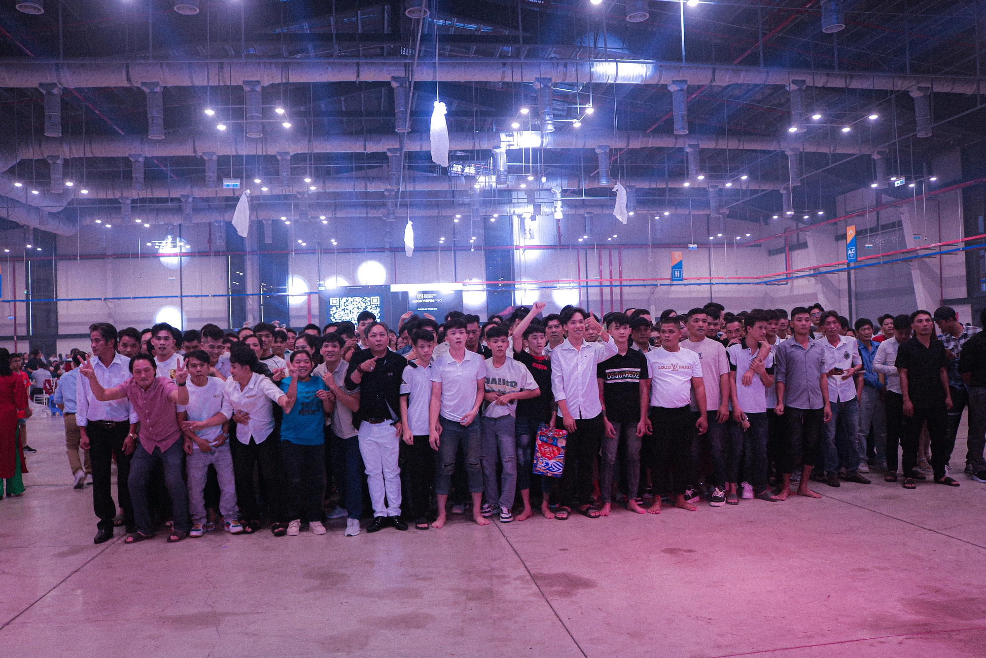 Một công ty tại TPHCM tặng ô tô cho nhân viên tại tiệc tất niên- Ảnh 4. Một công ty tại TPHCM tặng ô tô cho nhân viên tại tiệc tất niên- Ảnh 4.