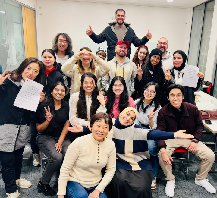 Từ căn nh&agrave; nhỏ với mẹ l&agrave;m học sinh đầu ti&ecirc;n đến bằng thạc sĩ Anh xuất sắc- Ảnh 2.