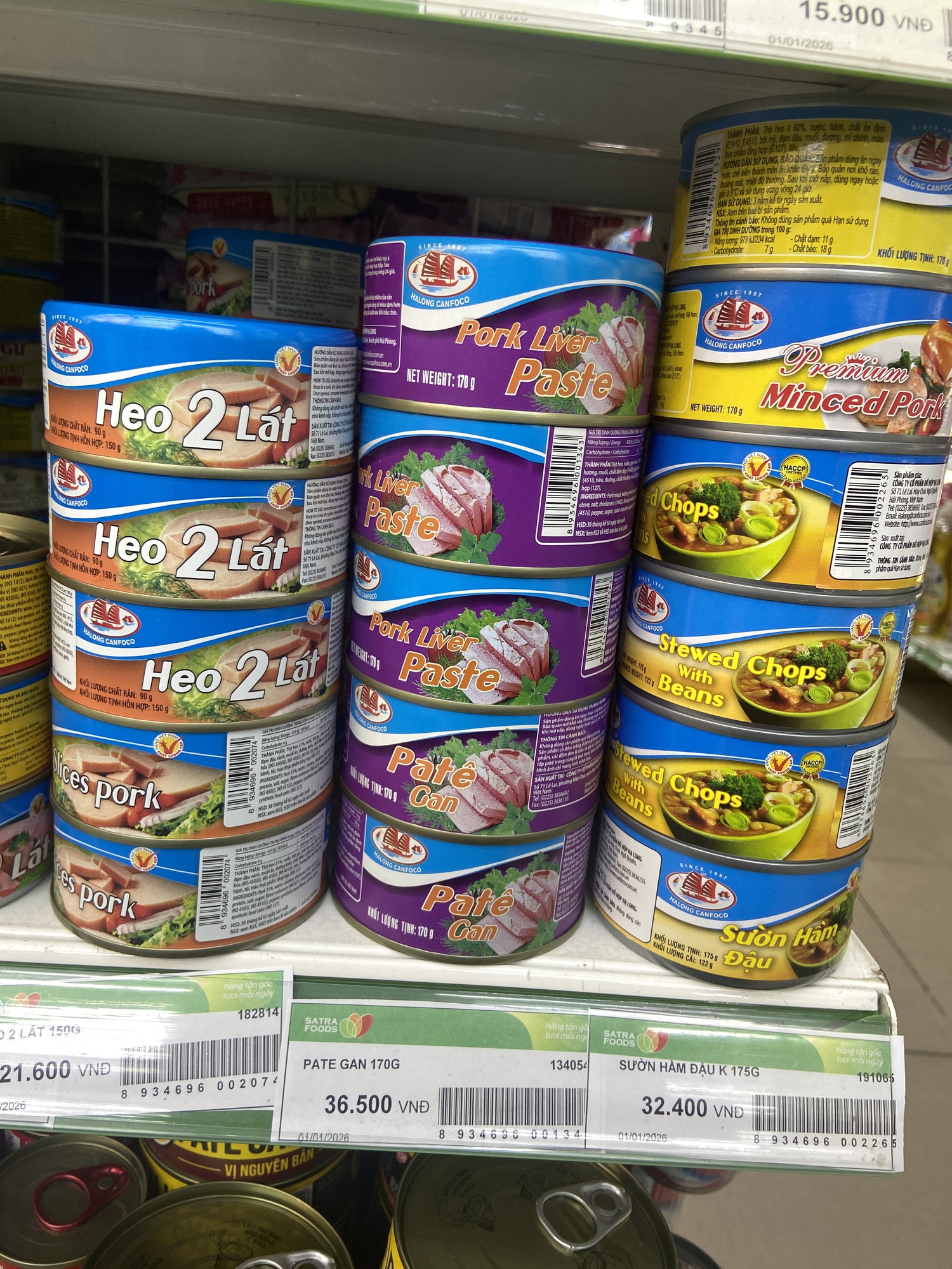 Sau vụ ph&aacute;t hiện 120 tấn thịt heo bệnh, h&agrave;ng loạt sản phẩm Đồ hộp Hạ Long vẫn xuất hiện tại nhiều si&ecirc;u thị, c&oacute; nơi c&ograve;n &ldquo;ch&aacute;y h&agrave;ng&rdquo;- Ảnh 8.