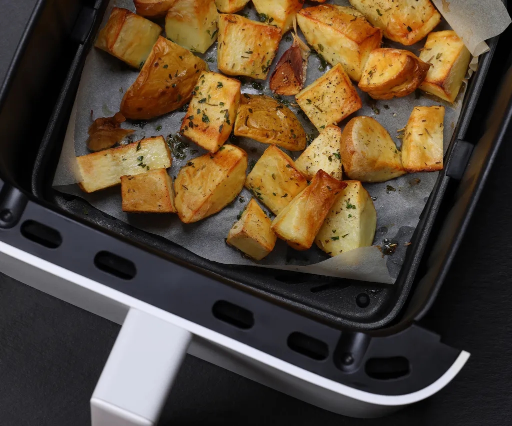 7 lỗi kinh điển khi d&ugrave;ng nồi chi&ecirc;n kh&ocirc;ng dầu: Đồ ăn mất ngon, tiềm ẩn cả mối họa với sức khỏe- Ảnh 3.