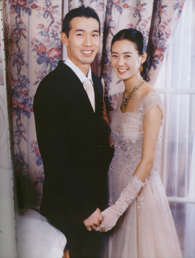 Cả showbiz x&igrave; x&agrave;o chuyện ngọc nữ quốc d&acirc;n cưới chạy bầu với đại gia, đến con g&aacute;i cũng chất vấn mẹ- Ảnh 1.