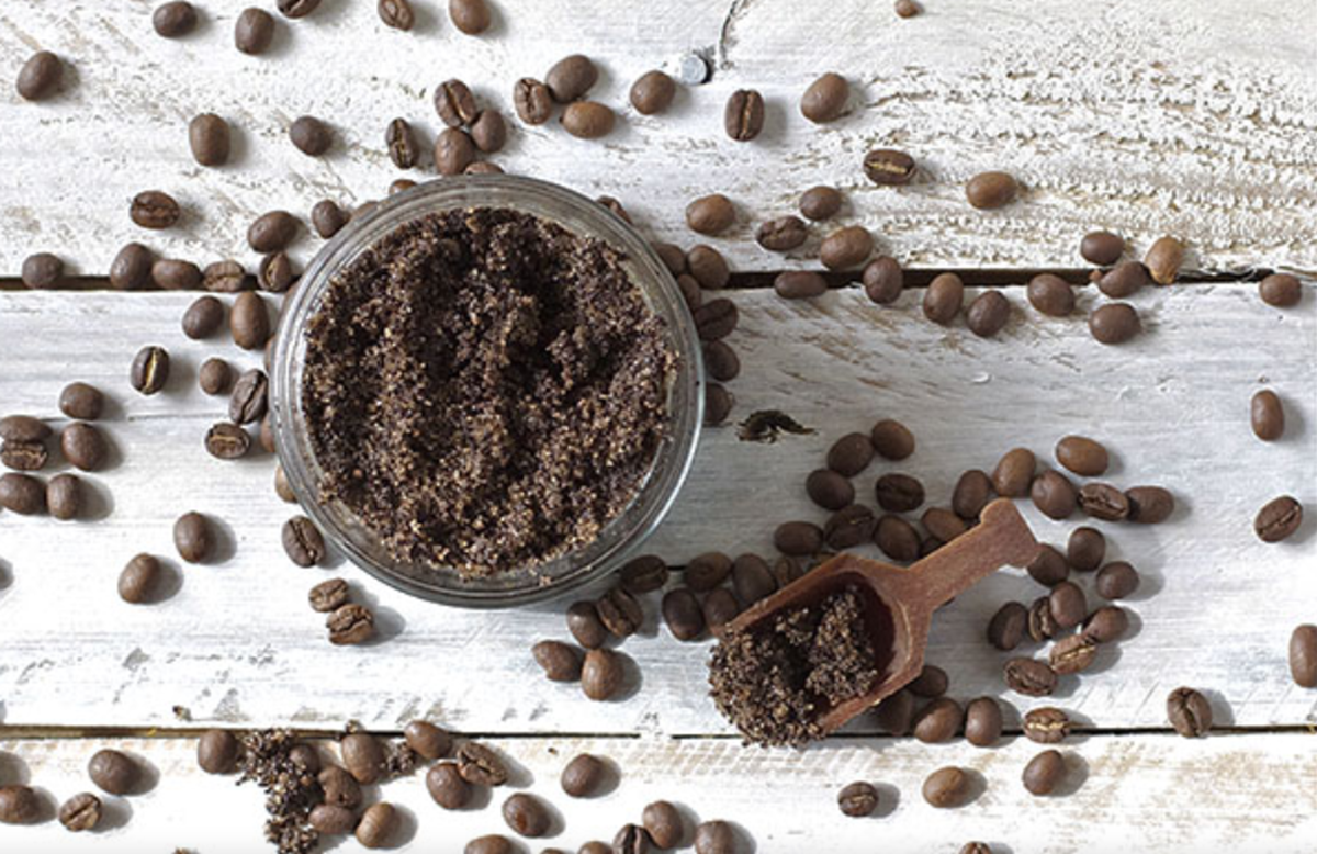 Người đ&agrave;n &ocirc;ng 50 tuổi nguy kịch sau khi uống loại nước "vạn người m&ecirc;"- Ảnh 1.