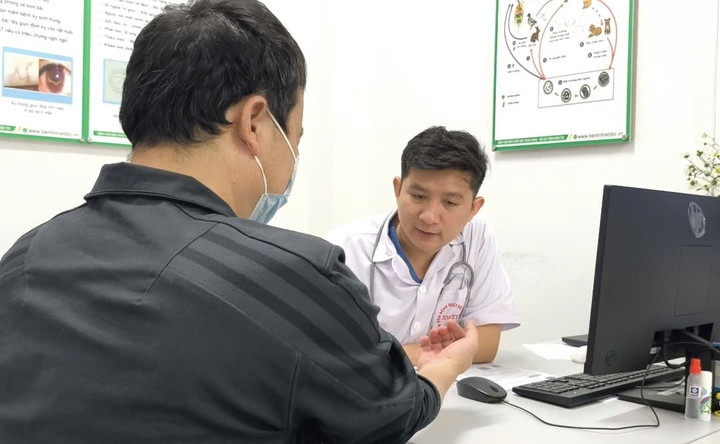 'Sởn da g&agrave;' nh&igrave;n s&aacute;n d&acirc;y d&agrave;i gần m&eacute;t trong đại tr&agrave;ng người đ&agrave;n &ocirc;ng m&ecirc; ăn đồ t&aacute;i- Ảnh 1.