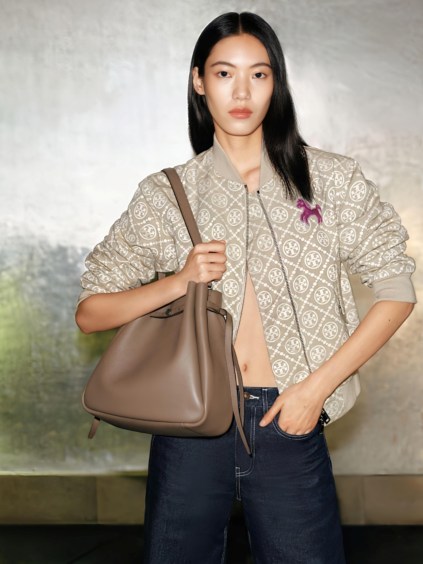 Đ&oacute;n năm B&iacute;nh Ngọ, Tory Burch giới thiệu BST t&uacute;i x&aacute;ch nhiều mẫu &ldquo;m&atilde;&rdquo;- Ảnh 6.