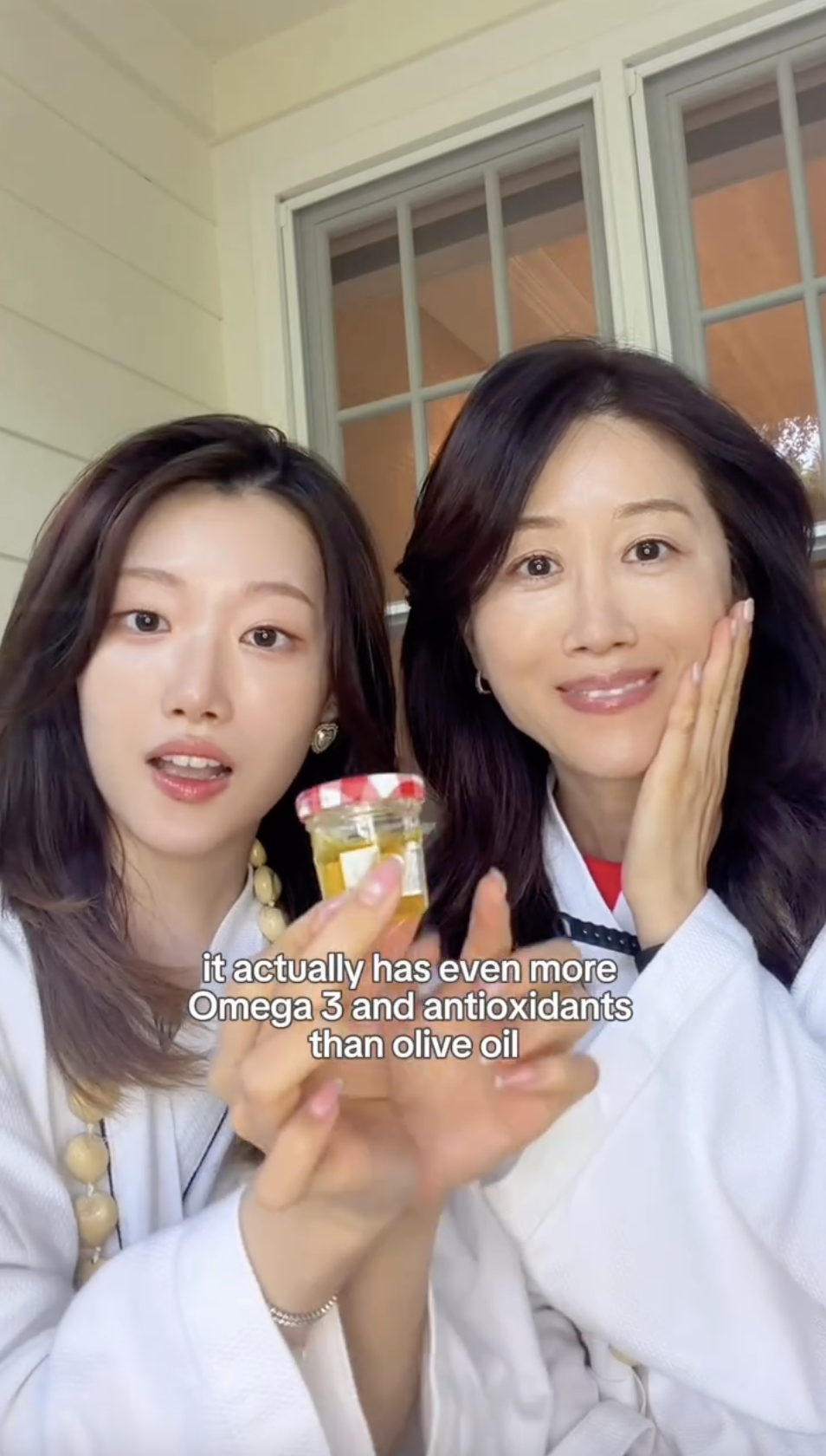 50 tuổi nhưng l&agrave;n da căng b&oacute;ng kh&ocirc;ng k&eacute;m g&igrave; con g&aacute;i, người mẹ H&agrave;n chỉ c&oacute; 3 b&iacute; quyết- Ảnh 2.