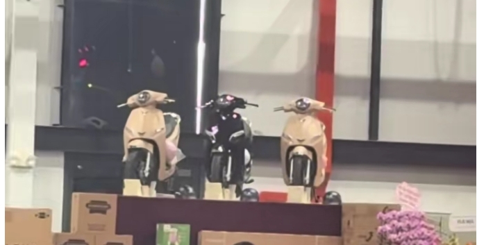 Một công ty tại TPHCM tặng ô tô cho nhân viên tại tiệc tất niên- Ảnh 2. Một công ty tại TPHCM tặng ô tô cho nhân viên tại tiệc tất niên- Ảnh 2.