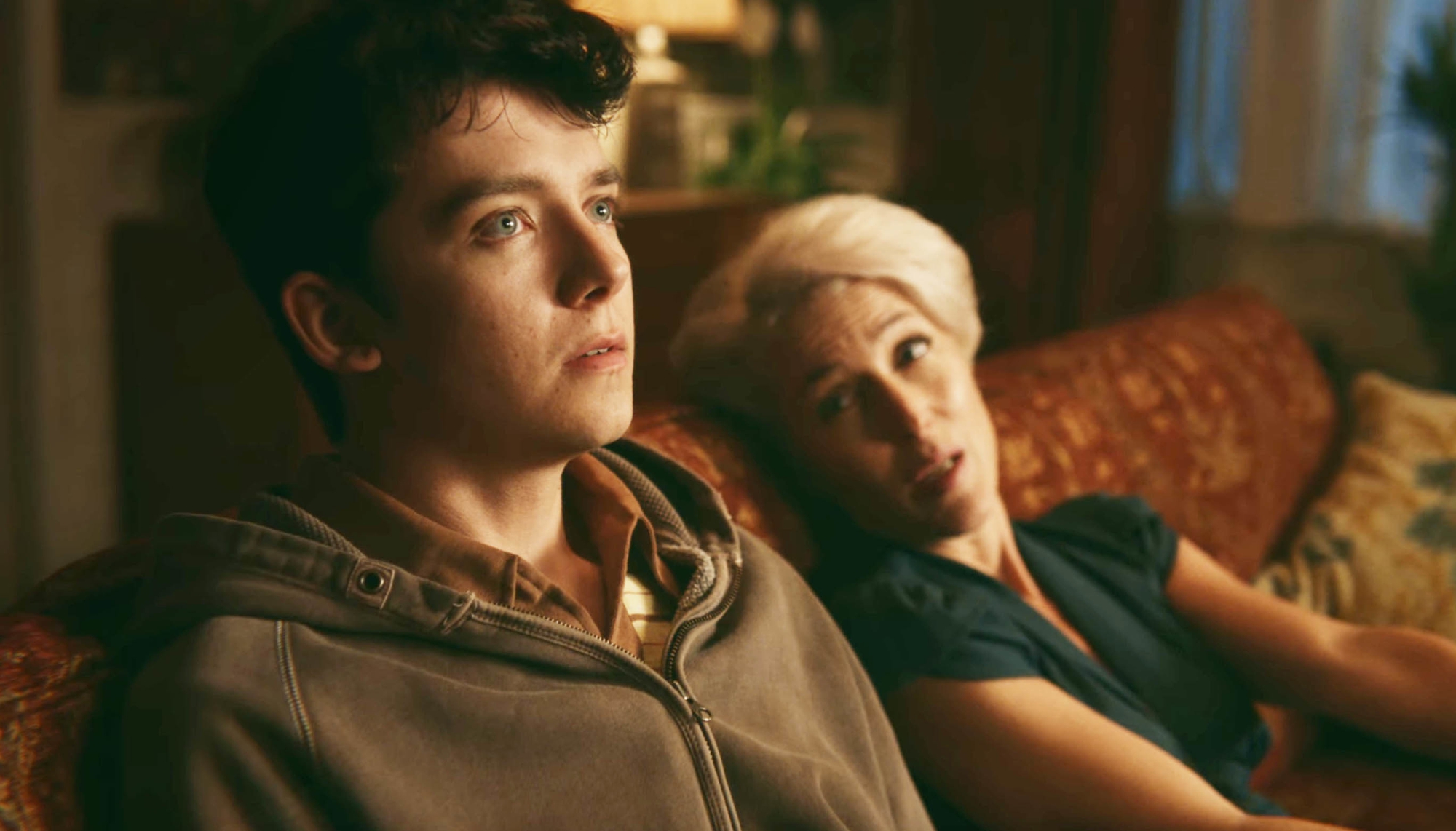 Xem phim Sex Education, t&ocirc;i đ&atilde; kh&oacute;c nấc khi nghe c&acirc;u thoại: H&oacute;a ra 20 năm qua t&ocirc;i chưa một lần thực sự "nh&igrave;n thấy" con- Ảnh 1.