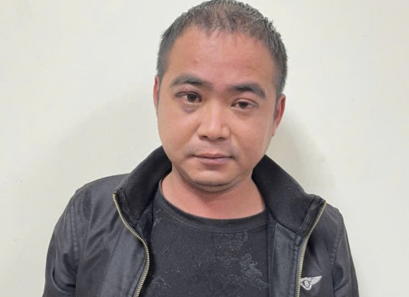 Hé lộ nguyên nhân chồng dùng dao truy sát vợ, con gái tại quán cắt tóc- Ảnh 1. Hé lộ nguyên nhân chồng dùng dao truy sát vợ, con gái tại quán cắt tóc- Ảnh 1.