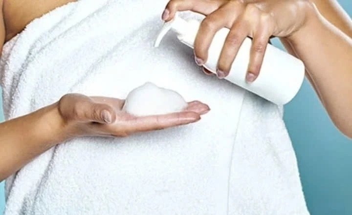 Thu hồi l&ocirc; dung dịch vệ sinh phụ nữ v&igrave; chứa chất ngo&agrave;i th&agrave;nh phần- Ảnh 1.