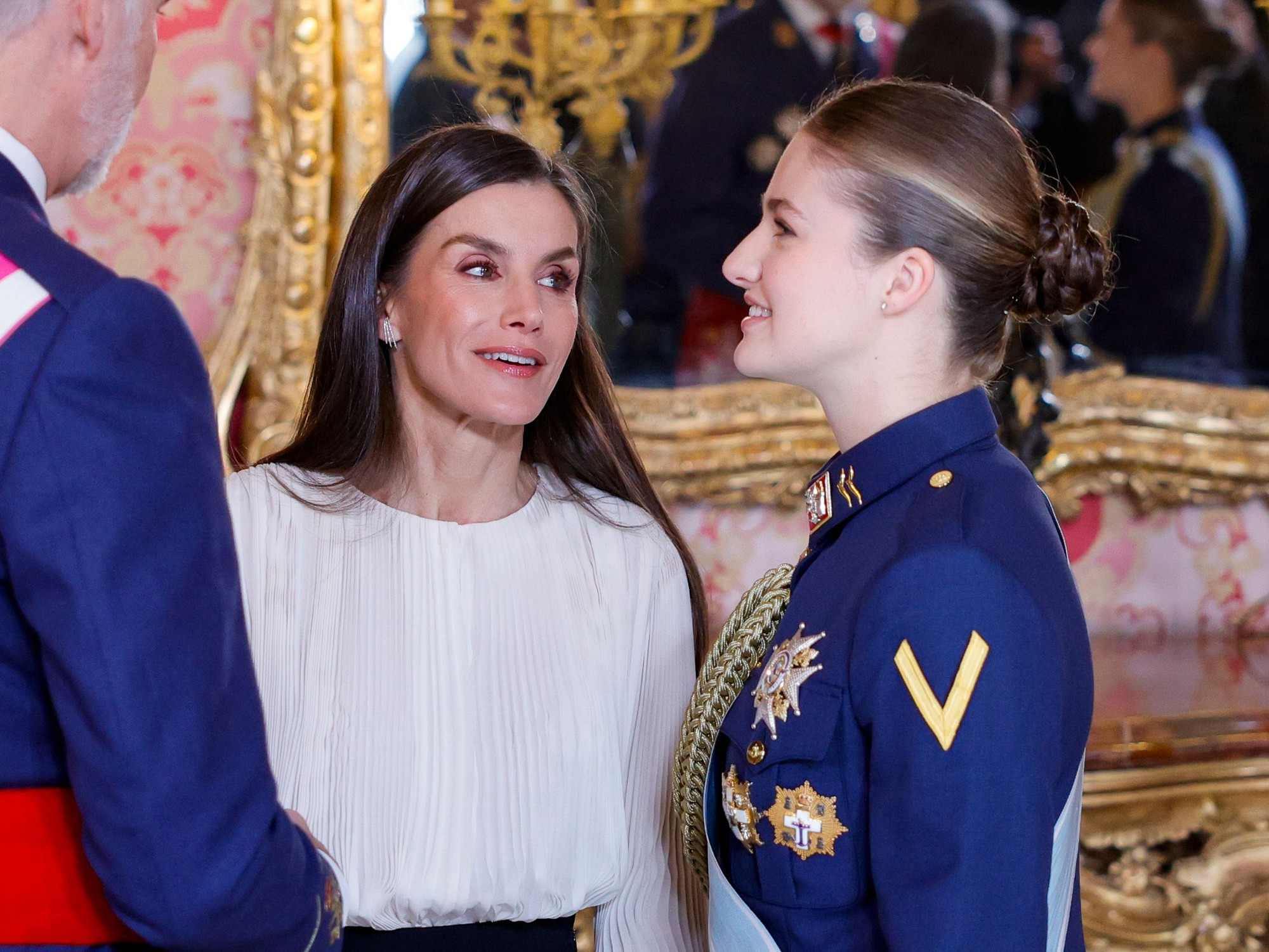 "Visual so&aacute;i tỷ" đỉnh cao g&acirc;y sốt của C&ocirc;ng ch&uacute;a Leonor trong bộ qu&acirc;n phục Kh&ocirc;ng qu&acirc;n- Ảnh 5.