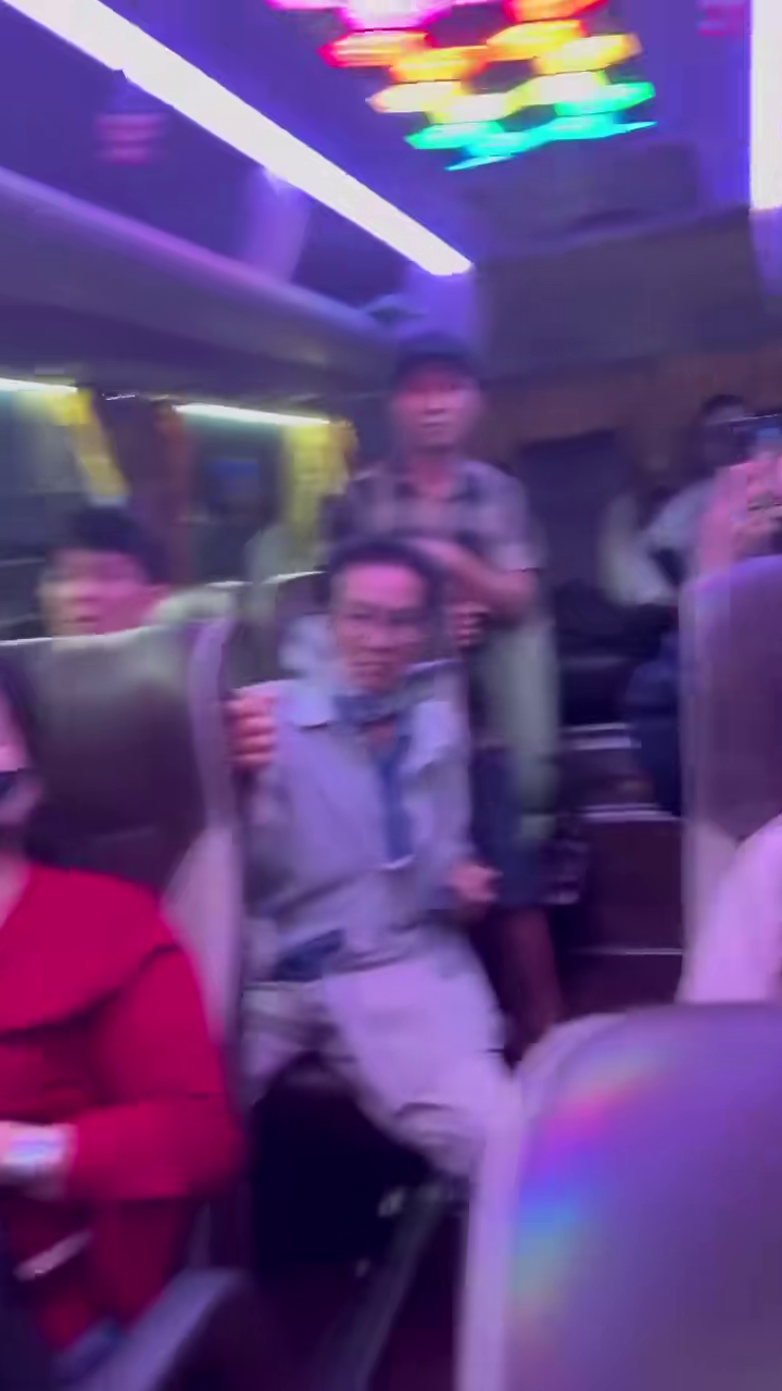 Mạng x&atilde; hội dậy s&oacute;ng với &ldquo;chuyến xe b&atilde;o t&aacute;p&rdquo; ở Đồng Th&aacute;p- Ảnh 2.