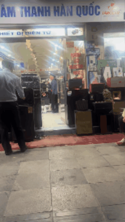 Cục trưởng Xu&acirc;n Bắc đến gi&uacute;p bố vợ nhưng lại l&agrave;m 1 việc kh&ocirc;ng ngờ- Ảnh 2.