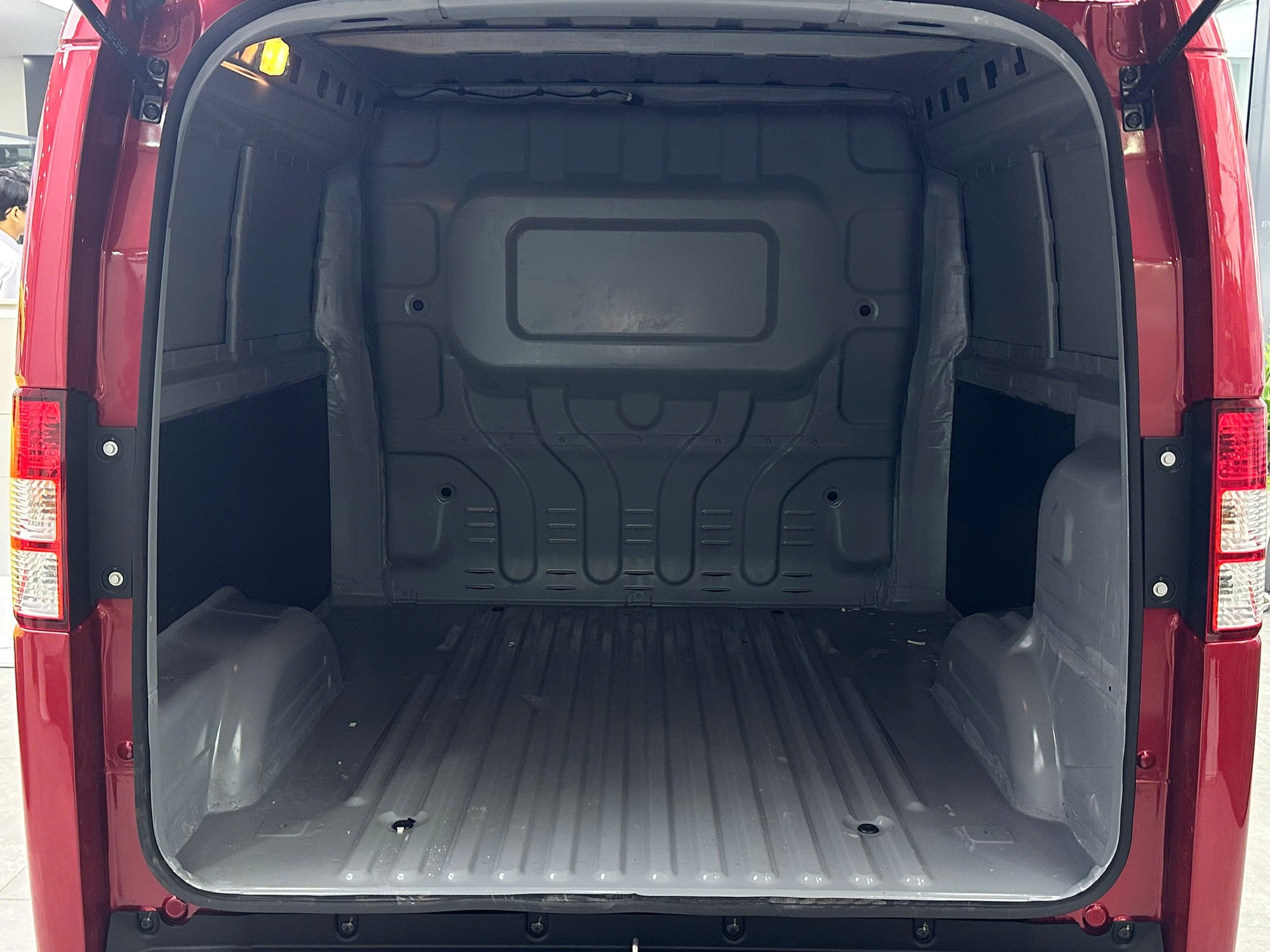 Đại l&yacute; nhận đặt VinFast EC Van bản mới: Gi&aacute; dự kiến 325 triệu đồng, th&ecirc;m cửa l&ugrave;a như 'Su c&oacute;c&rsquo;, dễ b&aacute;n sau Tết- Ảnh 3.