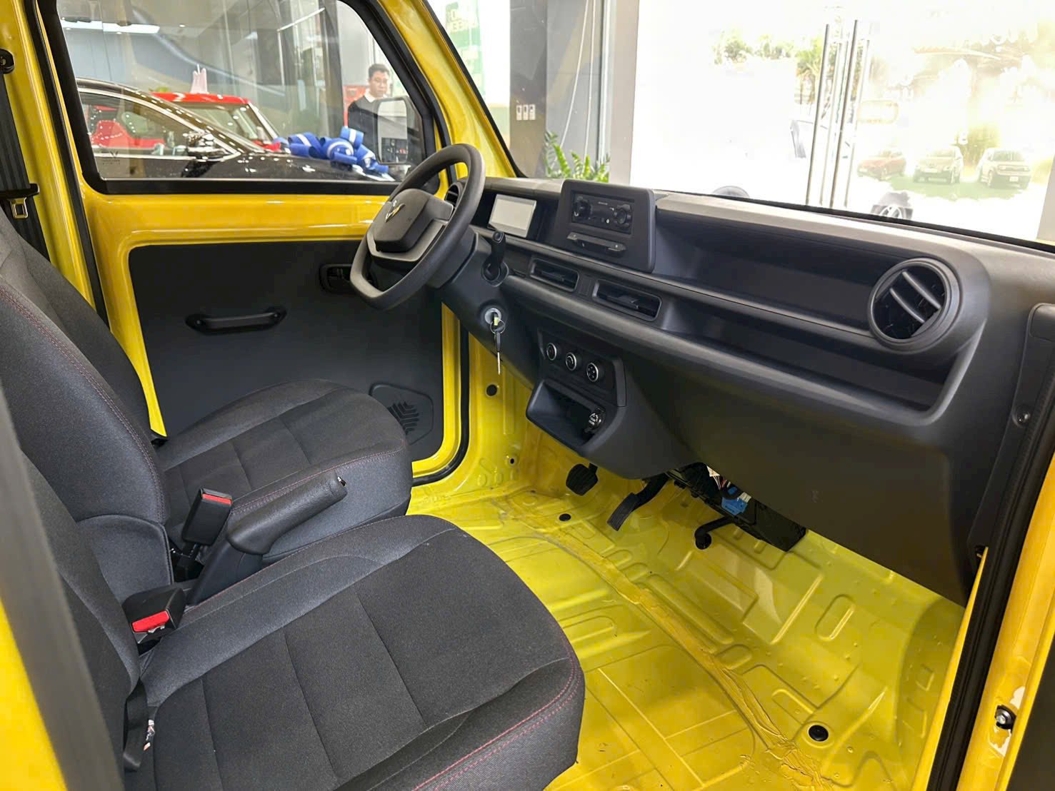 Đại l&yacute; nhận đặt VinFast EC Van bản mới: Gi&aacute; dự kiến 325 triệu đồng, th&ecirc;m cửa l&ugrave;a như 'Su c&oacute;c&rsquo;, dễ b&aacute;n sau Tết- Ảnh 9.