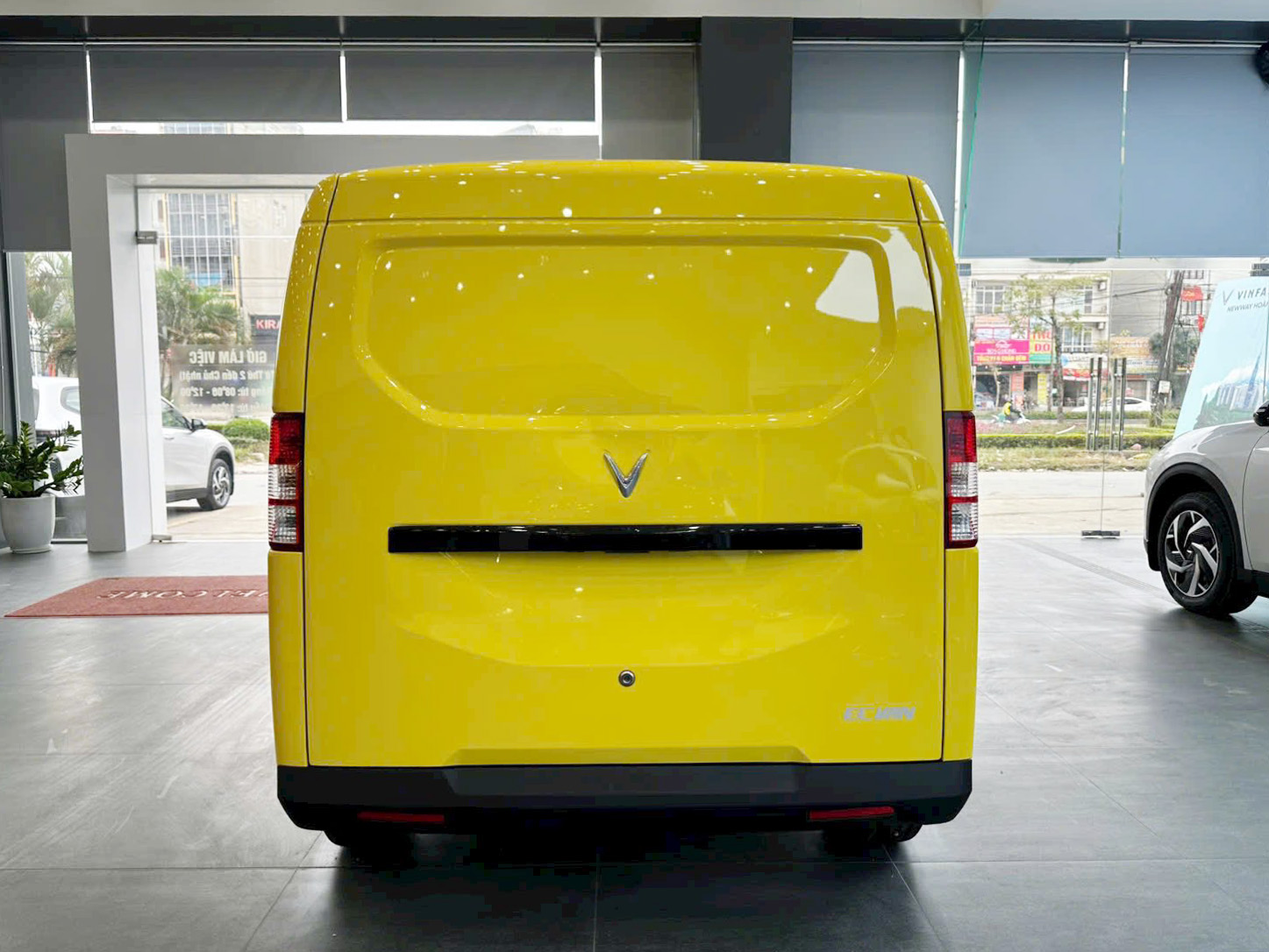 Đại l&yacute; nhận đặt VinFast EC Van bản mới: Gi&aacute; dự kiến 325 triệu đồng, th&ecirc;m cửa l&ugrave;a như 'Su c&oacute;c&rsquo;, dễ b&aacute;n sau Tết- Ảnh 5.