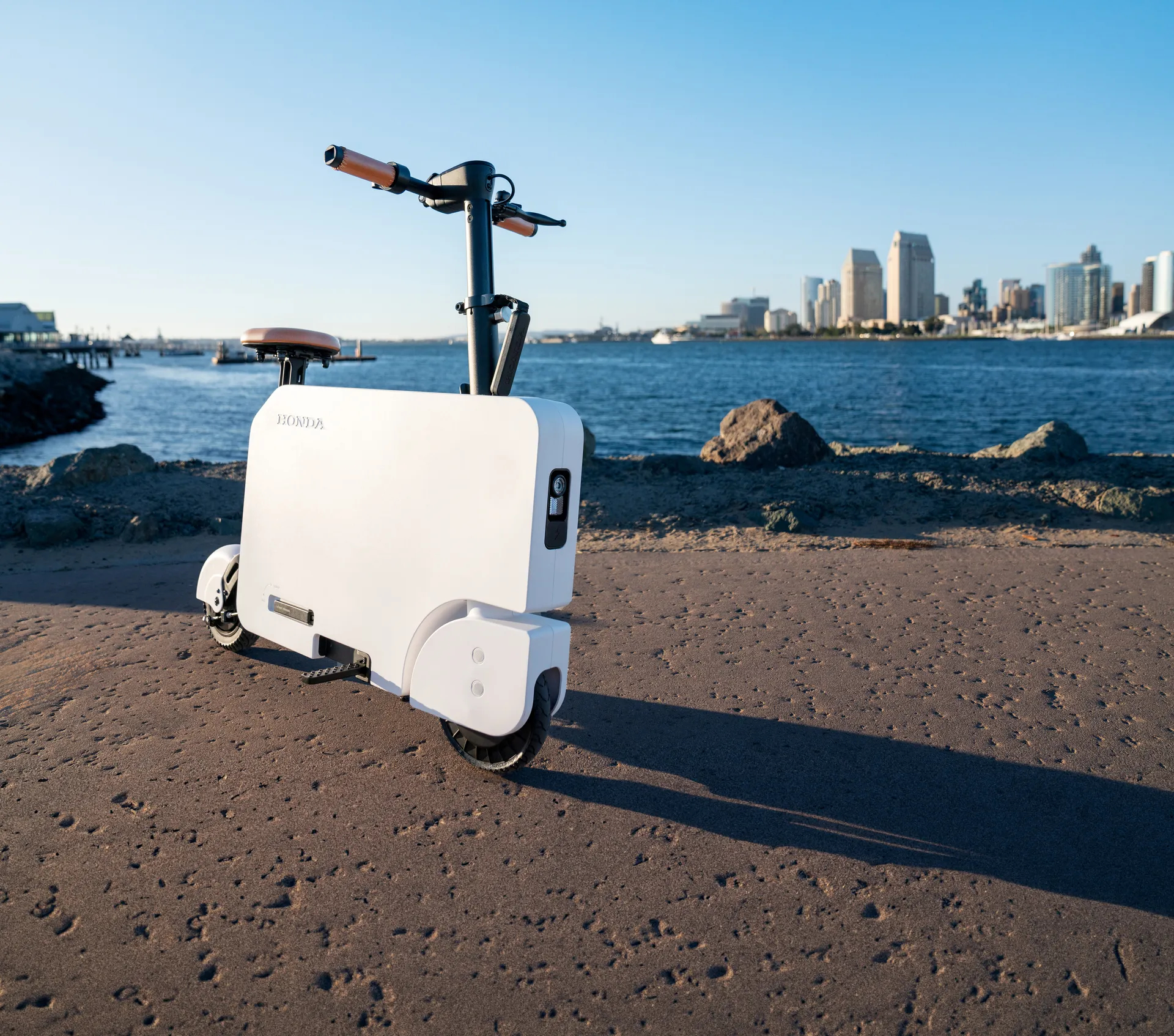 Xe m&aacute;y điện gấp gọn như vali của Honda dự kiến về Việt Nam, gi&aacute; b&aacute;n ra sao?- Ảnh 1.