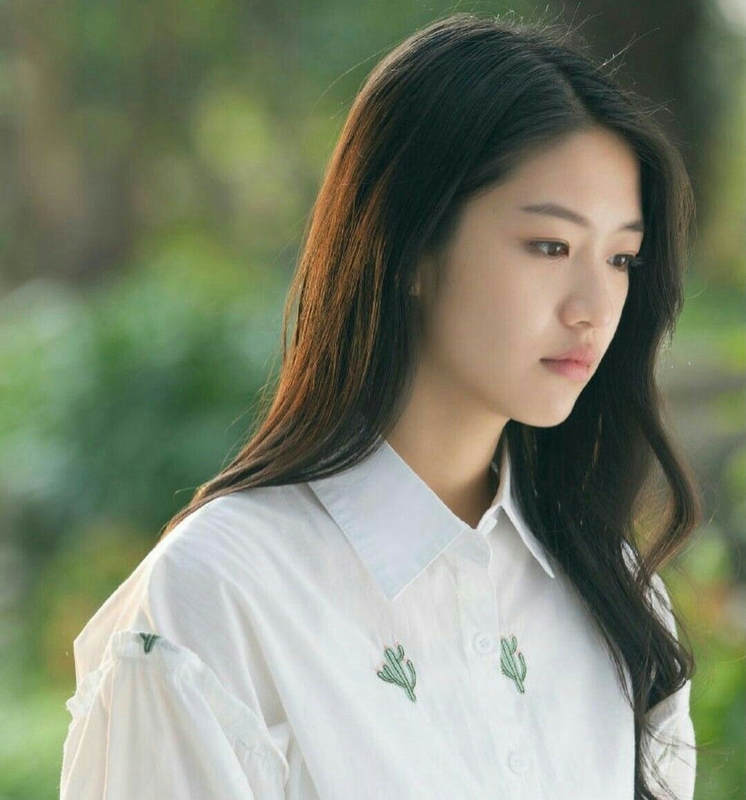 Bắt gặp ngọc nữ m&agrave;n ảnh vừa h&uacute;t thuốc vừa đ&aacute;nh b&agrave;i: H&igrave;nh tượng ngoan hiền sụp đổ, đừng nh&igrave;n mặt m&agrave; bắt h&igrave;nh dong- Ảnh 5.