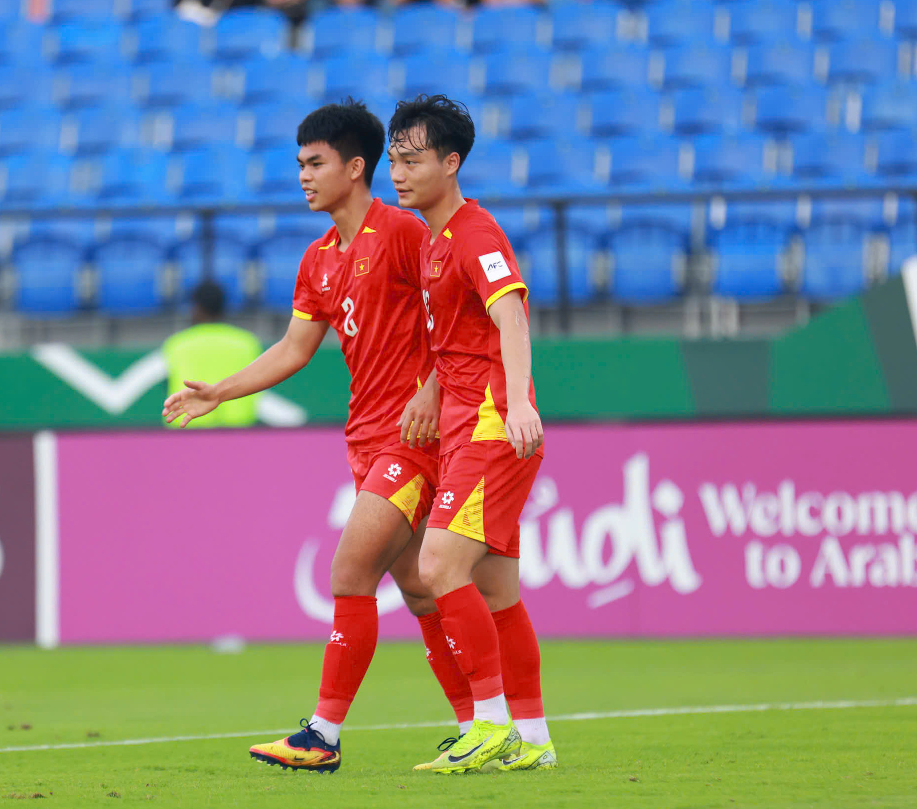 "C&aacute;i ch&acirc;n tr&aacute;i ma thuật" của Khuất Văn Khang khiến lưới U23 Kyrgyzstan rung l&ecirc;n bần bật- Ảnh 4.