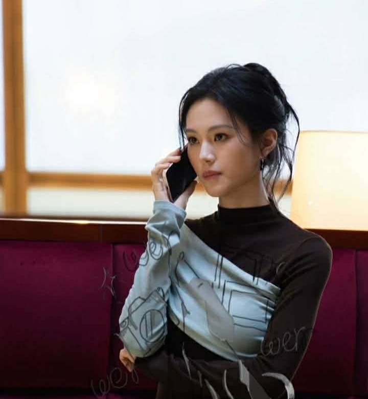 Mặc đồ xấu như mỹ nhân này mà cũng dám ra đường: Giống hệt bình chữa cháy biết đi, có tỉnh táo không đấy?- Ảnh 8. Mặc đồ xấu như mỹ nhân này mà cũng dám ra đường: Giống hệt bình chữa cháy biết đi, có tỉnh táo không đấy?- Ảnh 8.