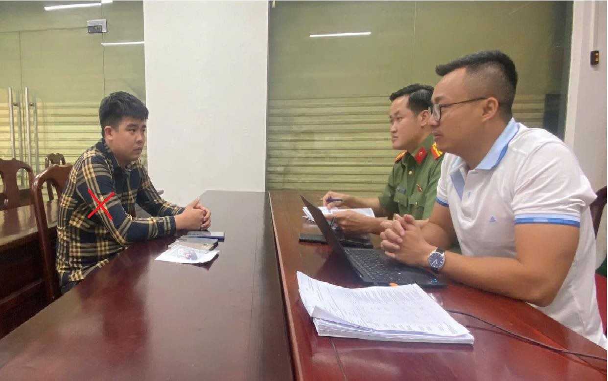 Ph&aacute;t hiện 100 người c&ugrave;ng chuyển khoản tổng cộng 1,3 tỷ đồng cho người đ&agrave;n &ocirc;ng SN 1997, c&ocirc;ng an triển khai c&aacute;c biện ph&aacute;p nghiệp vụ v&agrave;o cuộc- Ảnh 1.