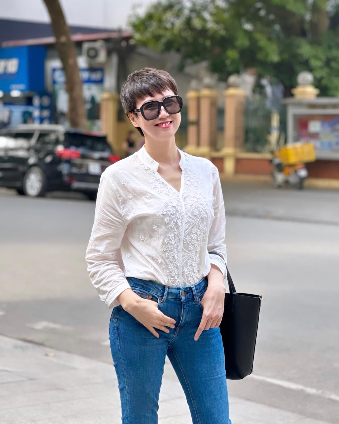 Mẹ vợ hot nhất làng bóng đá gây sốt với nhan sắc mỹ nhân thập niên 90, U50 mà trẻ đẹp ngỡ ngàng- Ảnh 3. Mẹ vợ hot nhất làng bóng đá gây sốt với nhan sắc mỹ nhân thập niên 90, U50 mà trẻ đẹp ngỡ ngàng- Ảnh 3.