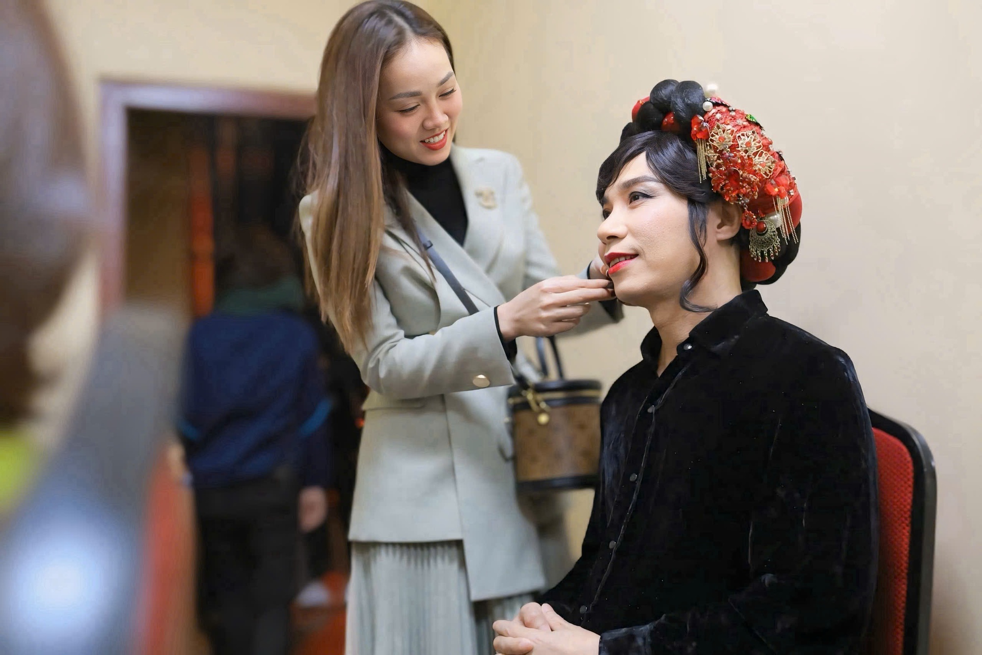 Vợ NSND C&ocirc;ng L&yacute;: Tiếc cảm gi&aacute;c được thấy anh sống trọn vẹn với nghề, điều m&agrave; hiện tại sức khỏe chưa cho ph&eacute;p- Ảnh 1.